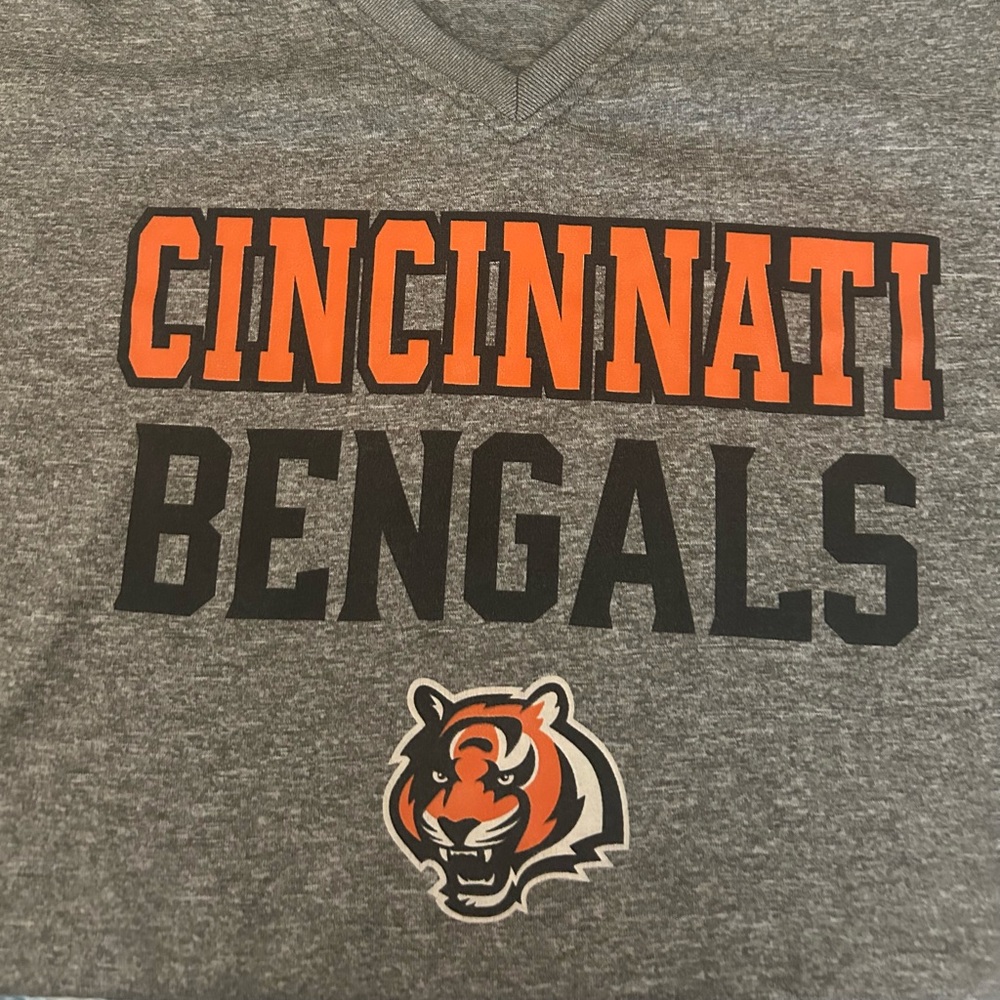 Youth girls Cincinnati Bengals NFL V- neck tee size L 10/12